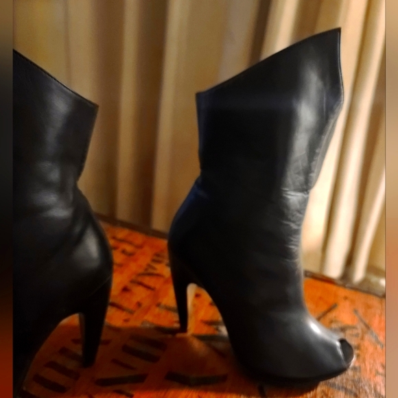 ITALIAN  LEATHER (vero curo) DOlCE VITA BLACK OPEN TOE SIDE ZIP BOOTS - Picture 2 of 16